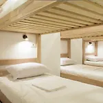 Hostel Gravitas *
