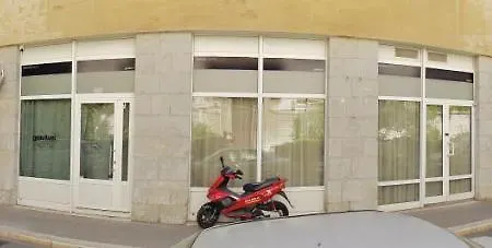 Gravitas بيت شباب سبليت